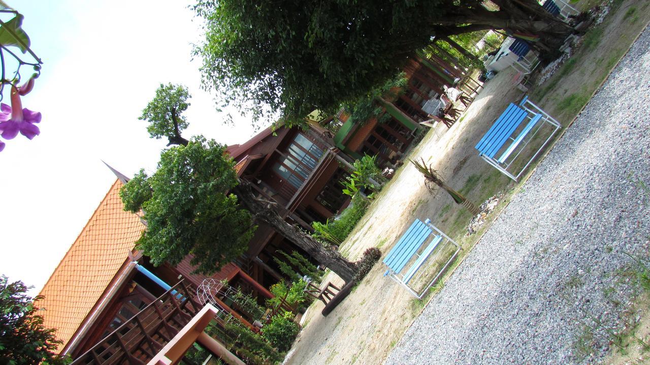 Ruen Khaoyai Hotel Pakchong Exterior photo